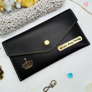 Stylish ladies minimal wallet in black colour with compact design