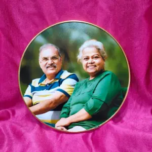 8x8 inch round golden beeding photo frame matte finish wall decor
