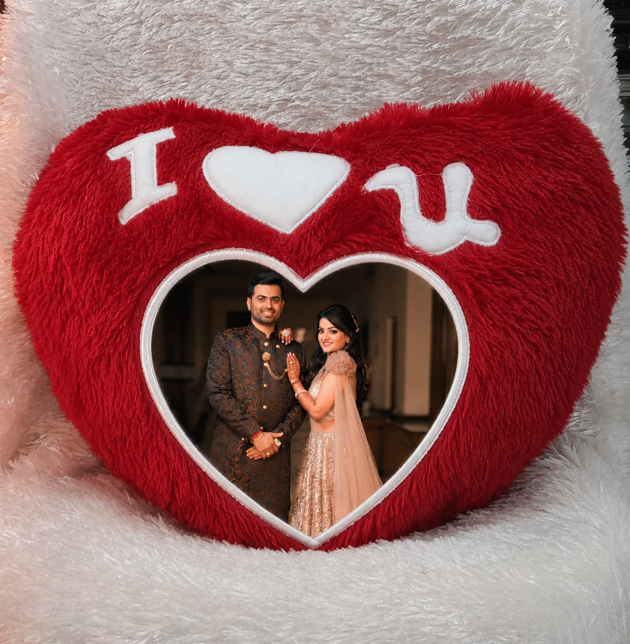 Red Heart Fur Pillow with personalized photo printing area, soft heart-shaped fur cushion, customized gift for Valentine's Day, anniversaries, weddings, birthdays, romantic occasions, and home décor.